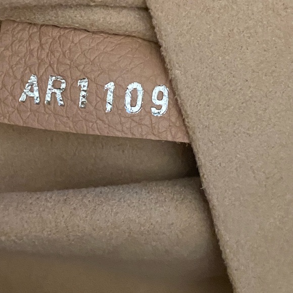 COPY - Louis Vuitton-Lockme Hobo AUTHENTIC - Picture 16 of 17